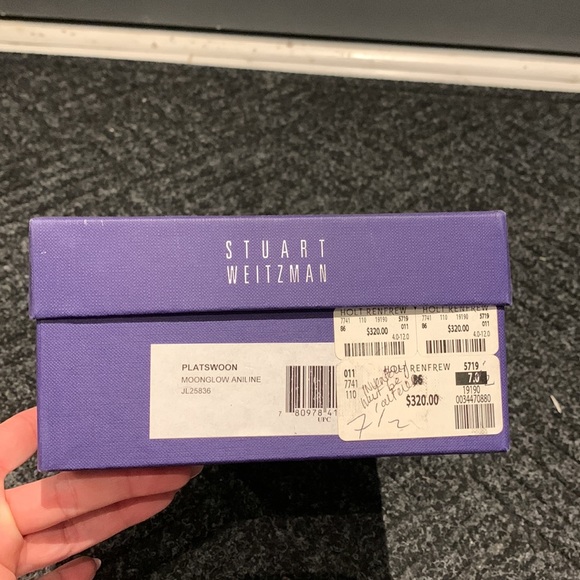 Stuart Weitzman - Picture 11 of 12